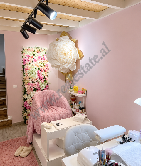 Dyqan ne shitje ne zonen e Porcelanit ne Tirane